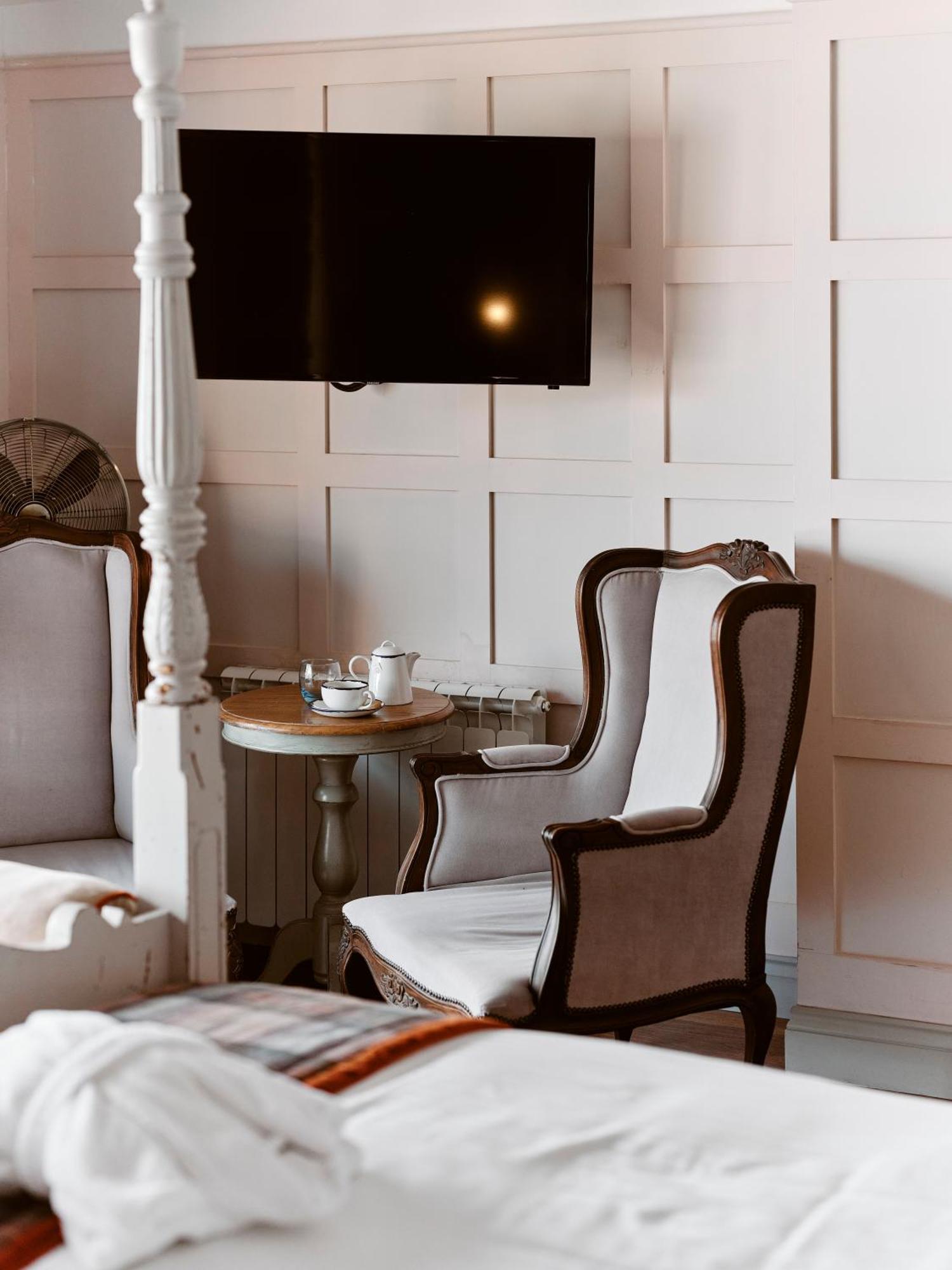Old Court House Inn St Aubin Екстериор снимка