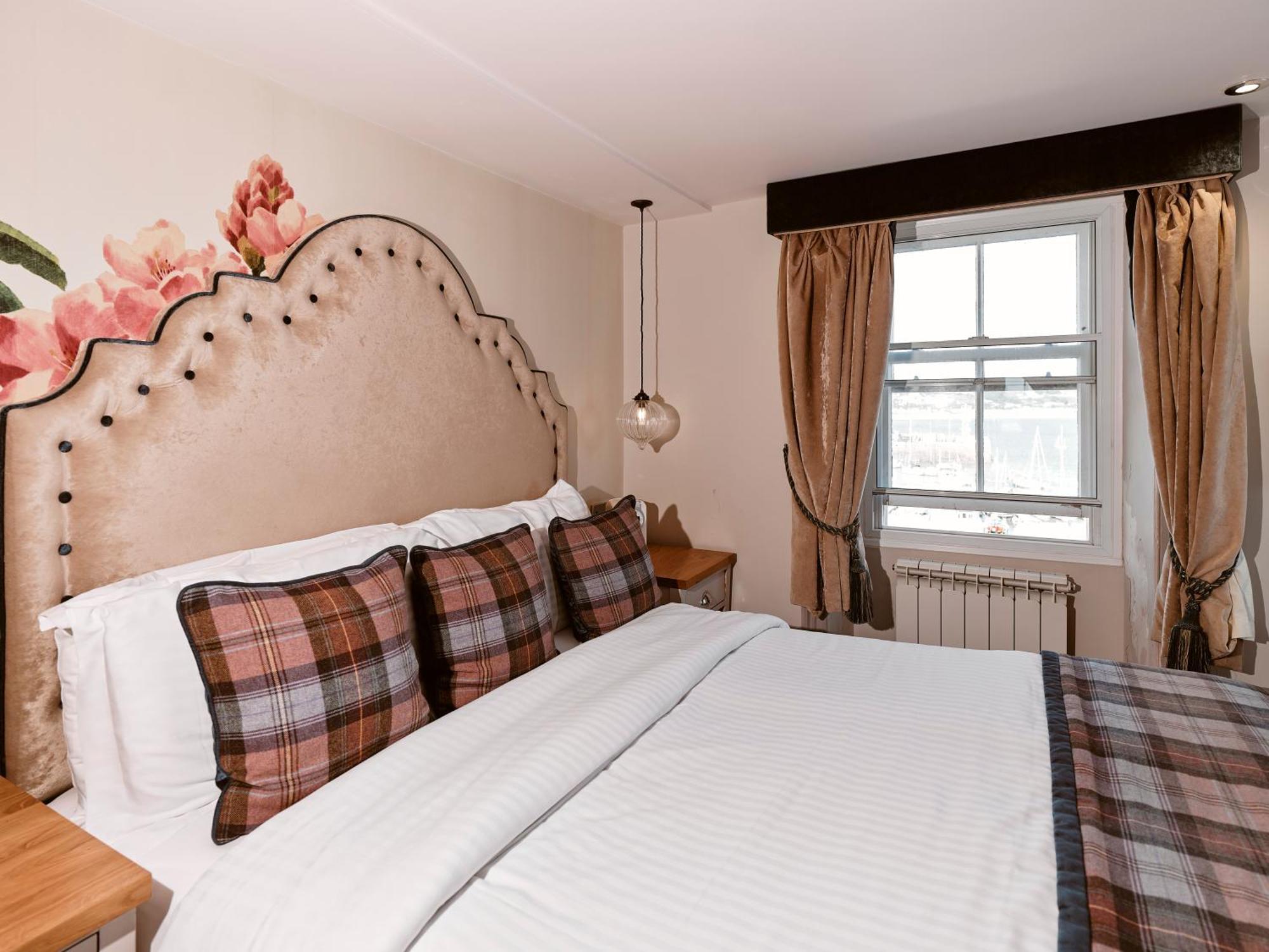 Old Court House Inn St Aubin Екстериор снимка