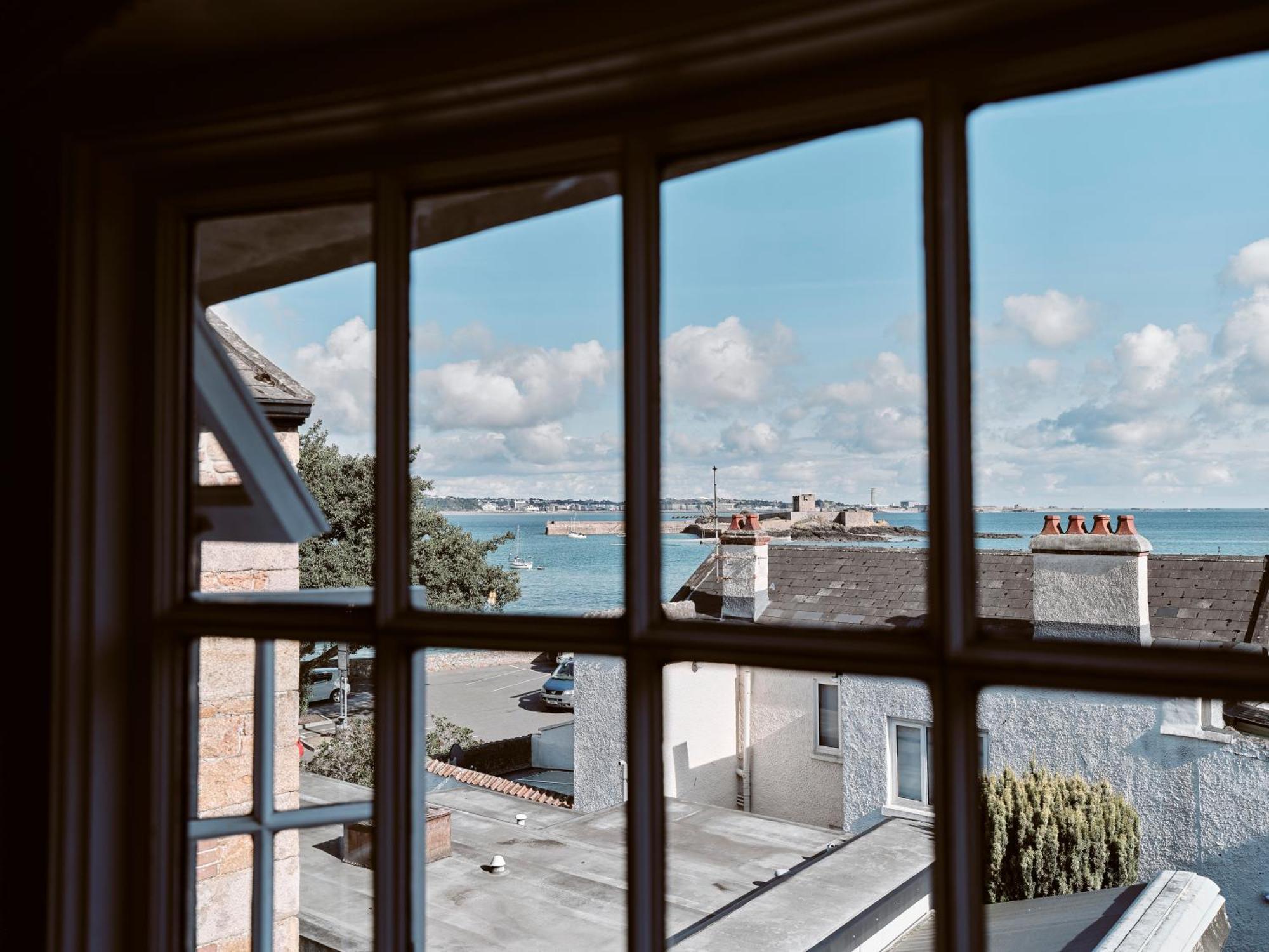 Old Court House Inn St Aubin Екстериор снимка