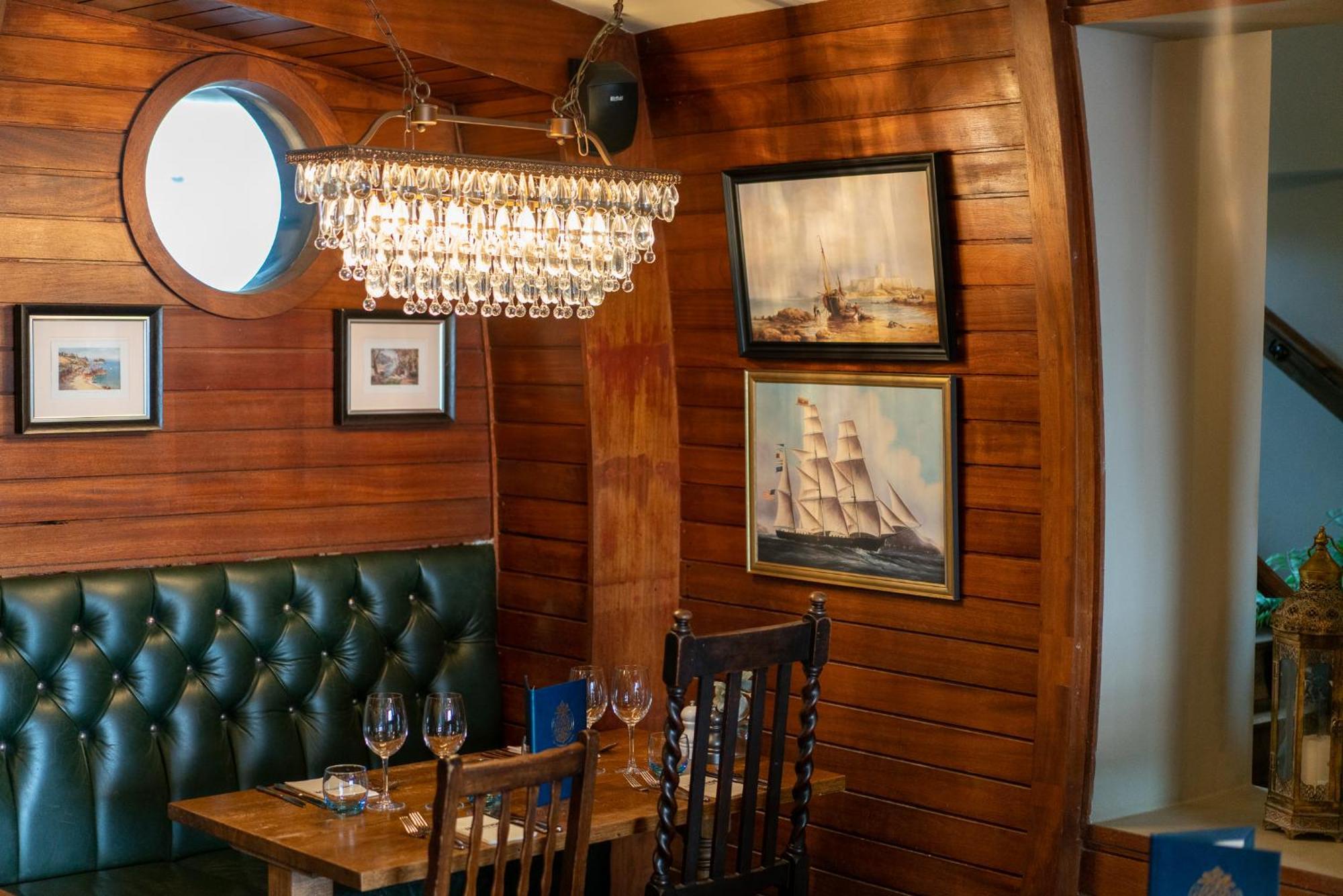 Old Court House Inn St Aubin Екстериор снимка