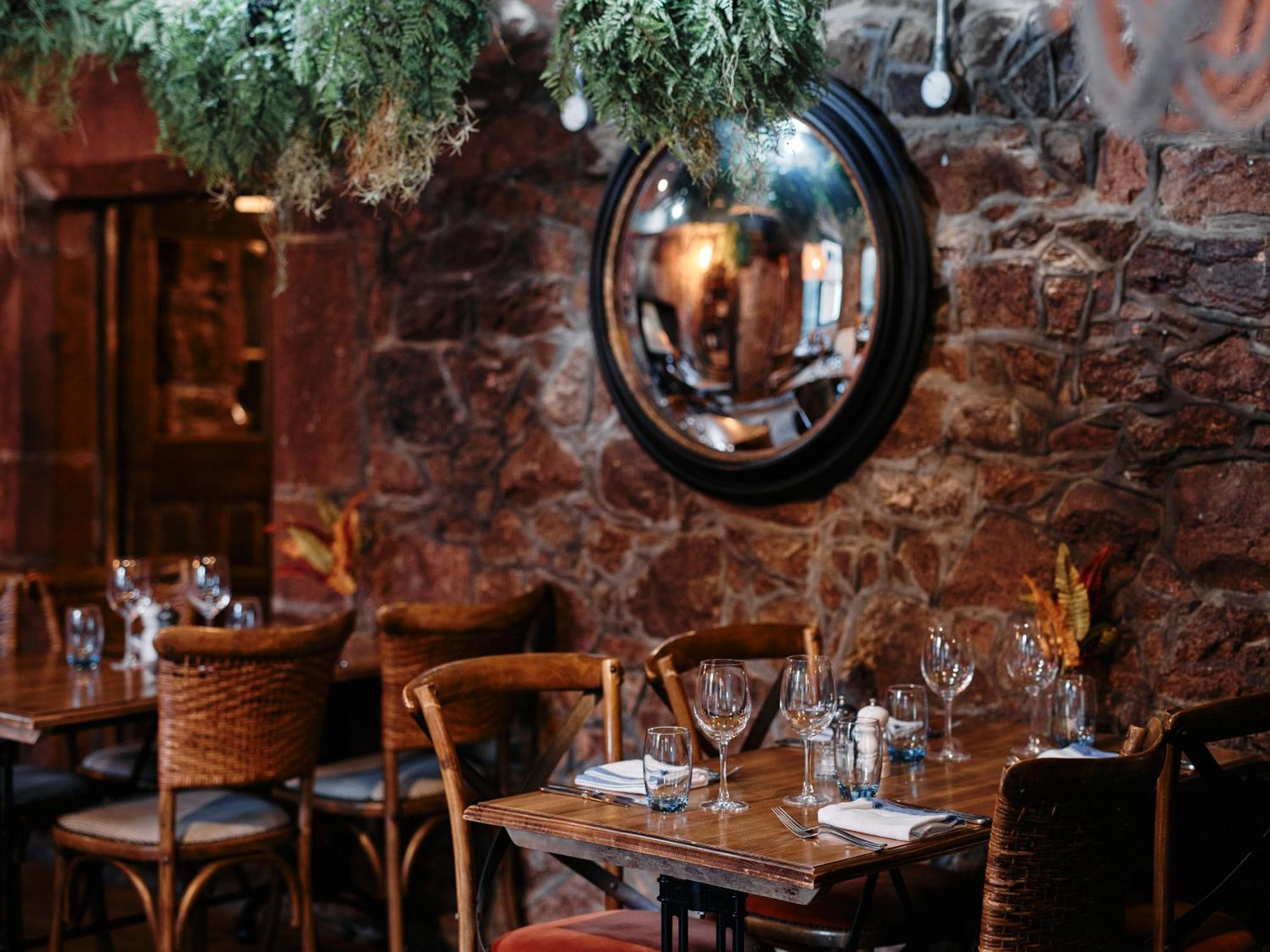Old Court House Inn St Aubin Екстериор снимка