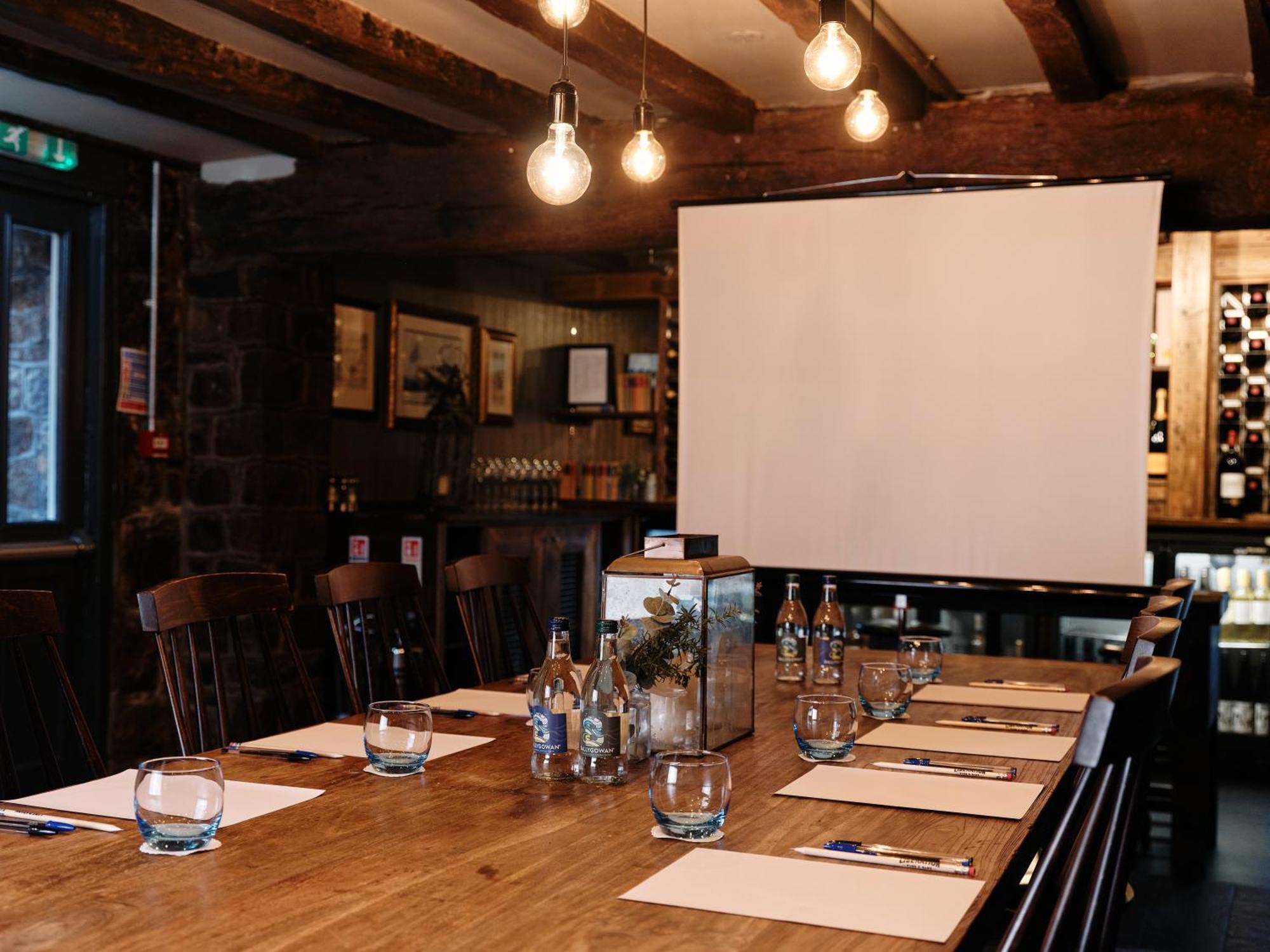 Old Court House Inn St Aubin Екстериор снимка