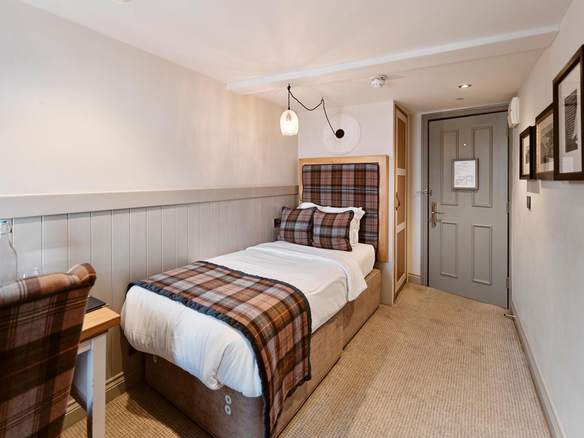 Old Court House Inn St Aubin Екстериор снимка