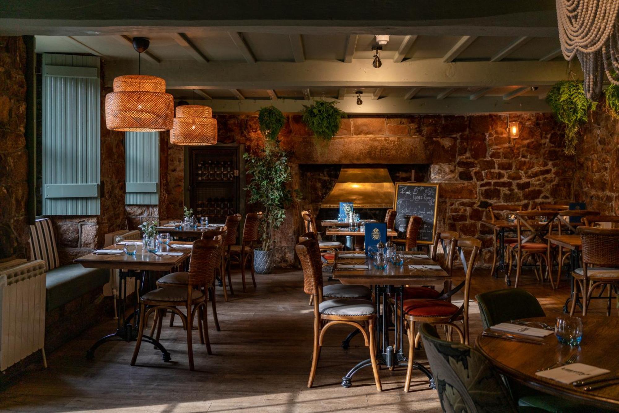 Old Court House Inn St Aubin Екстериор снимка